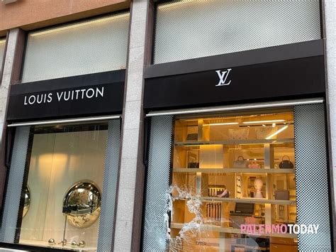 furto negozio louis vuitton|Parigi, furto nel negozio di Louis Vuitton: come a Roma i .